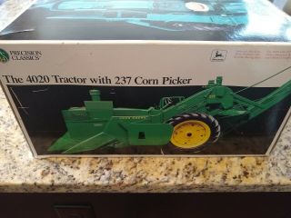 Ertl Precision Classics John Deere 4020 Tractor With 237 Corn Picker 1:16 Scale