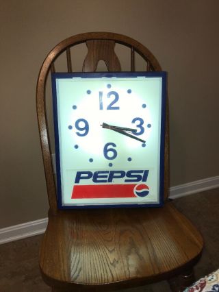 Vintage Pepsi Cola Soda Pop Advertising Wall Light Up Clock Sign Usa