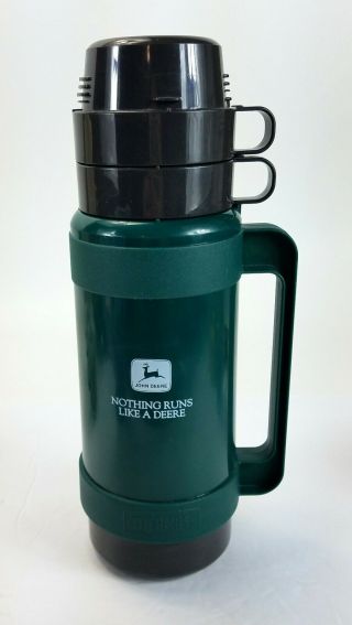 Thermos John Deere 1 L.  Made In England Model 32 - 100 Nothing Runs Like A Deere