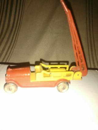 ANTIQUE TOOTSIETOY FIRE WATERTOWER TRUCK IN RED & YELLOW w/ Metal Wheels 2