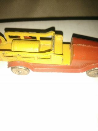 ANTIQUE TOOTSIETOY FIRE WATERTOWER TRUCK IN RED & YELLOW w/ Metal Wheels 5