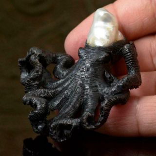 Octopus Black Horn Carving South Sea Pearl Netsuke Sculpture Paperweight 14.  71g