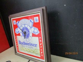 VINTAGE BUDWEISER DELUXE LABEL SIGN LIGHTED WALL HANGING BAR CLOCK LAMP 017 - 623 4