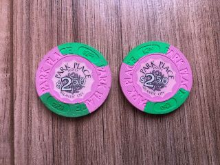 2vintage 1980s Park Place Casino Atlantic City $2.  50 Chip Pink Green 1st Edition