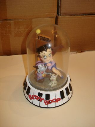 Betty Boop Collectible Figurine Betty On Bourbon St.  W/glass Dome Franklin