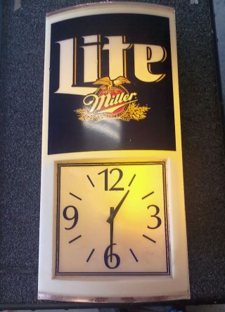 Vintage Miller Lite Beer Lighted Clock Sign Advertising Bar Pub