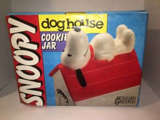 1993 Snoopy Doghouse Cookie Jar Benjamin & Medwin