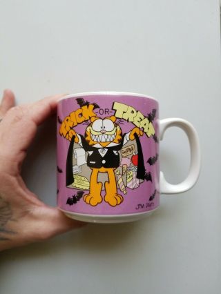 Vintage 1978 Garfield Coffee Mug By Jim Davis.  Trick Or Treat Mug Halloween