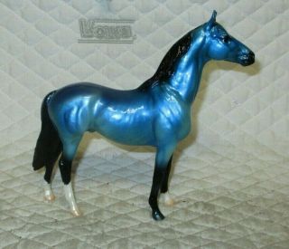 Breyer Horse - 2019 Collectors Club Man O War - Lancelot - Blue Decorator - Wow