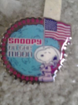 Snoopy Astronaut On The Moon With American Flag Vintage Metal Pinback Tack Pin