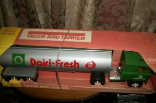 ERTL Publix Dairi - Fresh Milk Tanker Semi 4