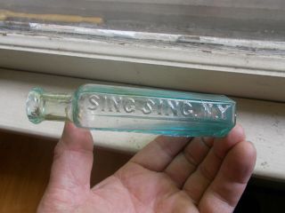 SING SING,  NY HUNT ' S LINIMENT G.  E.  STANTON 1860 EARLY HINGE MOLD DRIPPY LIP BOTTLE 6