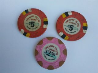 Paradise Island Casino Bahamas (2) $5 And 1 $2.  50 Vintage Obsolete Casino Chips