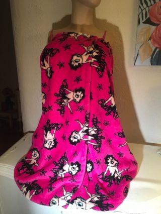 Betty Boop Soft Cozy Fushia Stars Wrap Around Short Bathrobe Medium Size