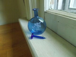COBALT BLUE HAND BLOWN PERFUME BOTTLE WITH HAND PAINTED WHITE FLOWERS & STOPPER 2