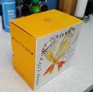 6 Veuve Cliquot Champagne Flutes Boxed