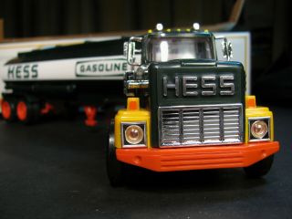 Hess Toy Oil Tanker Truck Bank 1984 Lights Work Box