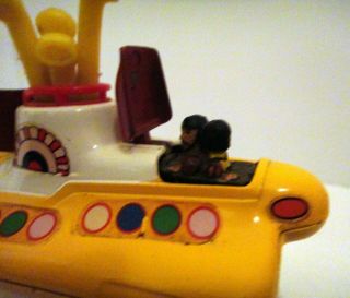 Corgi Toys,  Beatles Yellow Submarine,  1968 (?),  Model 803 5