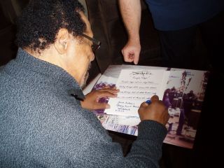 Jimi Hendrix bandmates signed photo Billy Cox,  Jerry Velez & Juma Sultan Proof 3