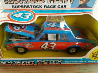 vintage Ertl Richard Petty Superstock Race Car 1:25 scale toy 8