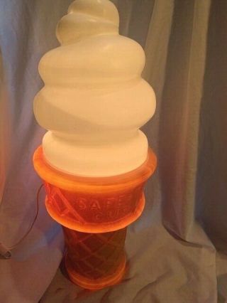 Blow Mold Plastic Giant 26 " Swirl Safe - T Ice Cream Display Lamp,  Vanilla