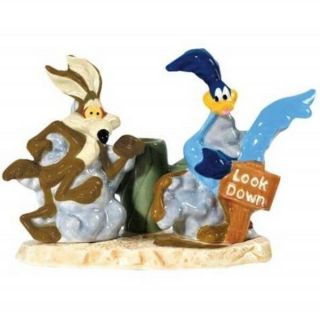 Looney Tunes Wile E.  Coyote And Roadrunner Salt And Pepper And Toothpick Set