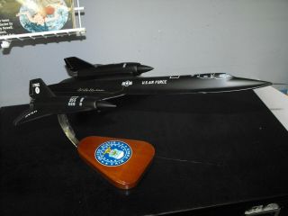 Sr - 71 Blackbird Scale Model Signed By Pilots Richard Graham & Patrick Halloran