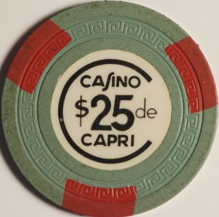 Casino De Capri $25.  00.  Chip Token Green Red Havana Cuba 10.  2 Grams Rare 38mm
