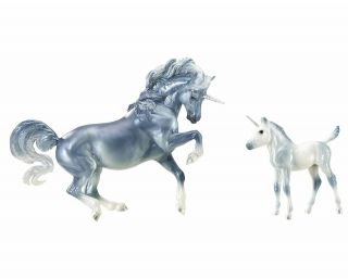 Breyer Horses Traditional Size Cascade & Caspian Gift Set 1818 Unicorn,  Pearl