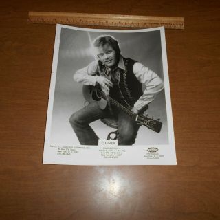 Oliver,  Was An American Pop Singer Hand Signed 8 X 10 Photo