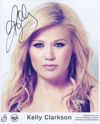 Kelly Clarkson Hand Signed 8x10 Color Photo,  Gorgeous Singer