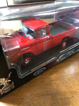 ROAD SIGNATURE/YAT MING 1959 FORD F - 250 4x4 PICKUP 1:18 RED,  METAL SIGN 3