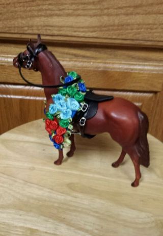 Breyer race horse Man O War with race saddle set roses.  retired 4