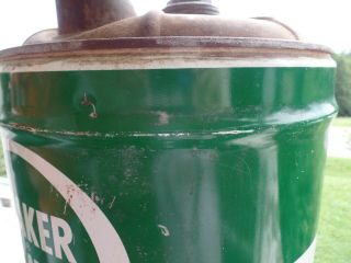 ANTIQUE VINTAGE 5 GAL QUAKER STATE OIL CAN WITH WOODEN BAIL HANDLER 7