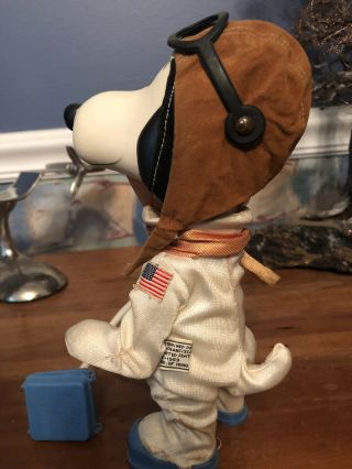 VINTAGE 1969 Apollo Moon Landing SNOOPY THE ASTRONAUT Peanuts Doll Figure 8” 4