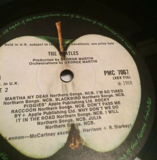 THE BEATLES - THE WHITE ALBUM.  MONO No EMI No 0061202.  LOW NUMBER Complete item 7