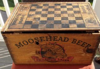 VINTAGE MOOSEHEAD BEER WOODEN CRATE CANADIAN LAGER WITH RARE CHESSBOARD LID 2