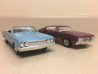 1964 Oldsmobile Cutlass Convertible Blue & A Purple1970 Olds 442 Assembled Kits