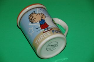 Peanuts Charlie Brown Snoopy Linus Three Pointer Basketball Ceramic Mug 14 oz 2