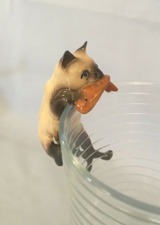 Vtg Hagen - Renaker Mini Climbing Siamese Cat W Goldfish Figurine,