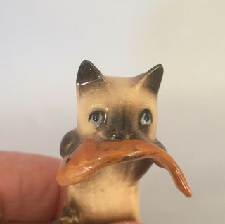 Vtg Hagen - Renaker Mini Climbing Siamese Cat w Goldfish Figurine, 2