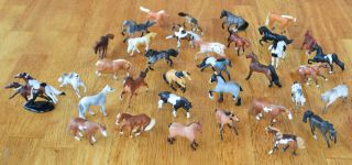 Breyer Mini Whinnies Set Of 36 Horses With Adventure Vehicle & 2 - Horse Trailer