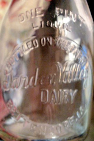Vintage Very Rare Garden Valley Dairy One Pint Milk Bottle Bettendorf Iowa
