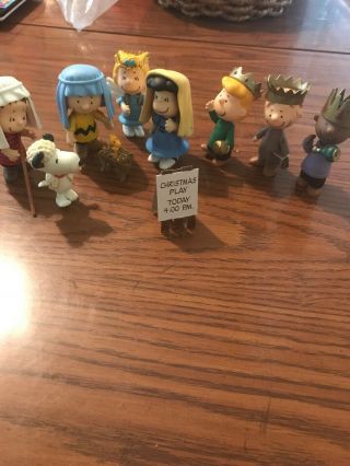 Peanuts Christmas Pageant Nativity Set Figures Charlie Brown Snoopy 2009