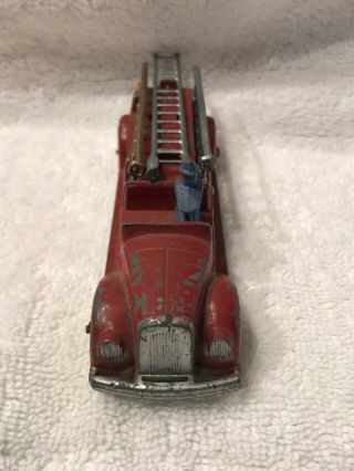 VINTAGE 1940 ' S TOOTSIETOY FIRE TRUCK WITH DRIVER AND 3 LADDERs 2
