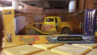 Road Signature Shyne Rodz 1/18 Scale 1932 Ford 3 - Window Coupe Die Cast Car