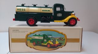 1982 / 1983 The First Hess Truck With Black Switch & Box - Broken Battery Cover