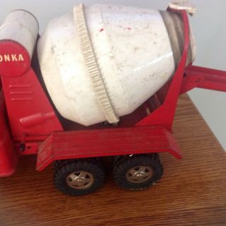 VINTAGE RED AND WHITE TONKA TRUCK CEMENT MIXER 6