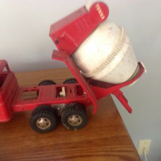 VINTAGE RED AND WHITE TONKA TRUCK CEMENT MIXER 7