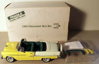 Dte 1:24 Danbury Yellow/white 1955 Chevrolet Bel Air Convertble Niob